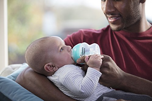 Tommee Tippee Advanced Anti-Colic Newborn Baby Bottle Feeding Set, Heat Sensing Technology, Breast-like Nipple, BPA-Free