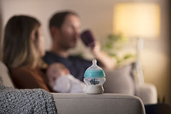 Tommee Tippee Advanced Anti-Colic Newborn Baby Bottle Feeding Set, Heat Sensing Technology, Breast-like Nipple, BPA-Free