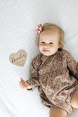 Kate & Milo Heart Shaped Wooden Monthly Milestone Photo Cards, Baby Announcement Cards, Double Sided Photo Prop Milestone Discs, Pregnancy Journey Milestone Markers, Light Wood