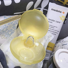 Medela Contact Nipple Shield for Breastfeeding, 20mm Nippleshield, For Latch Difficulties or Flat or Inverted Nipples, 2 Count with Carrying Case, Made Without BPA